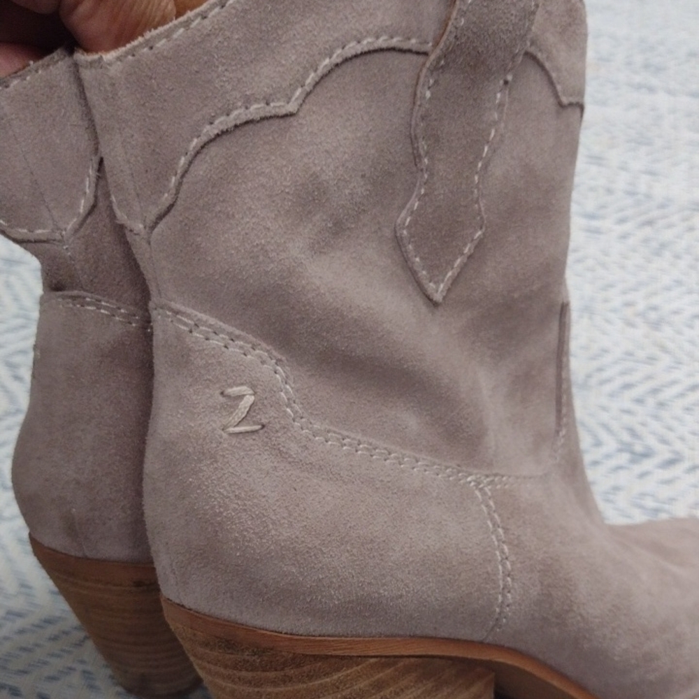 Zodiac Women's Suede Ankle Boots - Cream - Picture 9 of 12